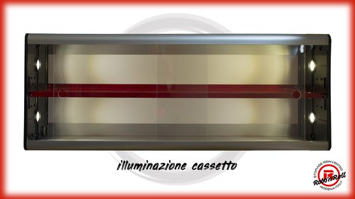 Posizione delle Luci Quattro luci forniscono una intensa illuminazione laterale