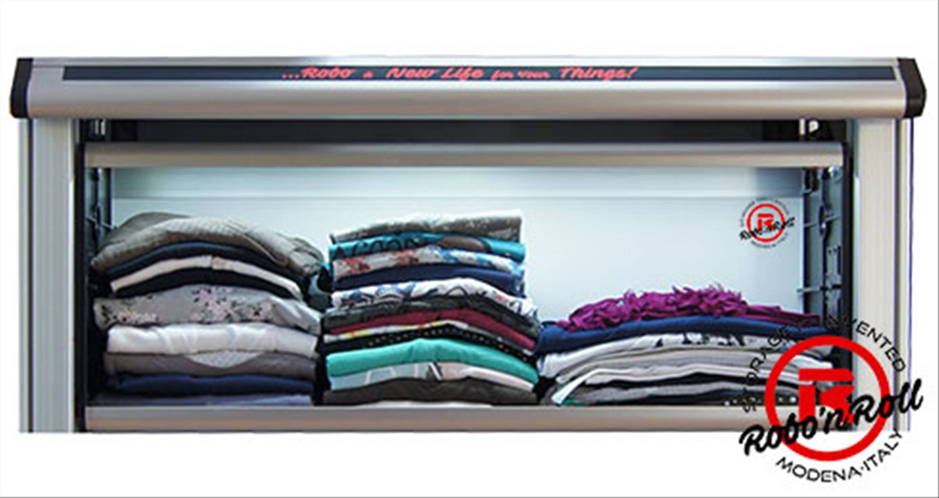 Robo can also act as a closet: it's big drawers are ideal to store your folded clothes and linnen.