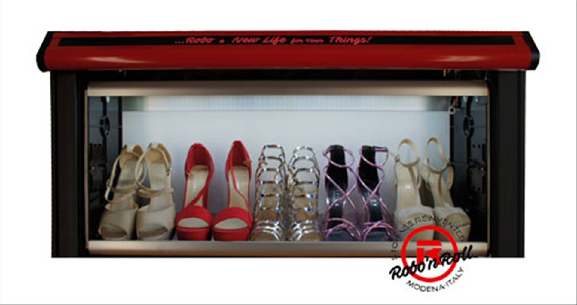 I cassetti di Robo sono alti e profondi, così da poter contenere scarpe e stivali senza doverli piegare.