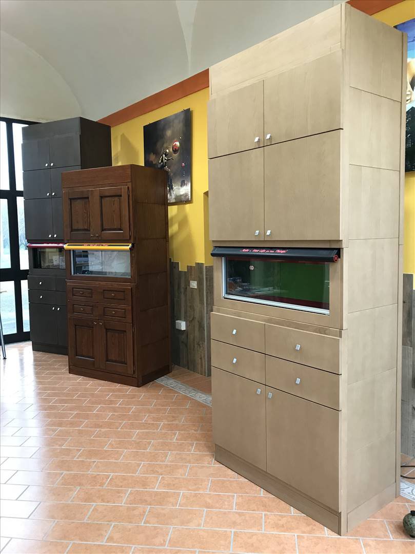 Lo showroom con esposti gli armadi smart Lo showroom con esposti gli armadi smart